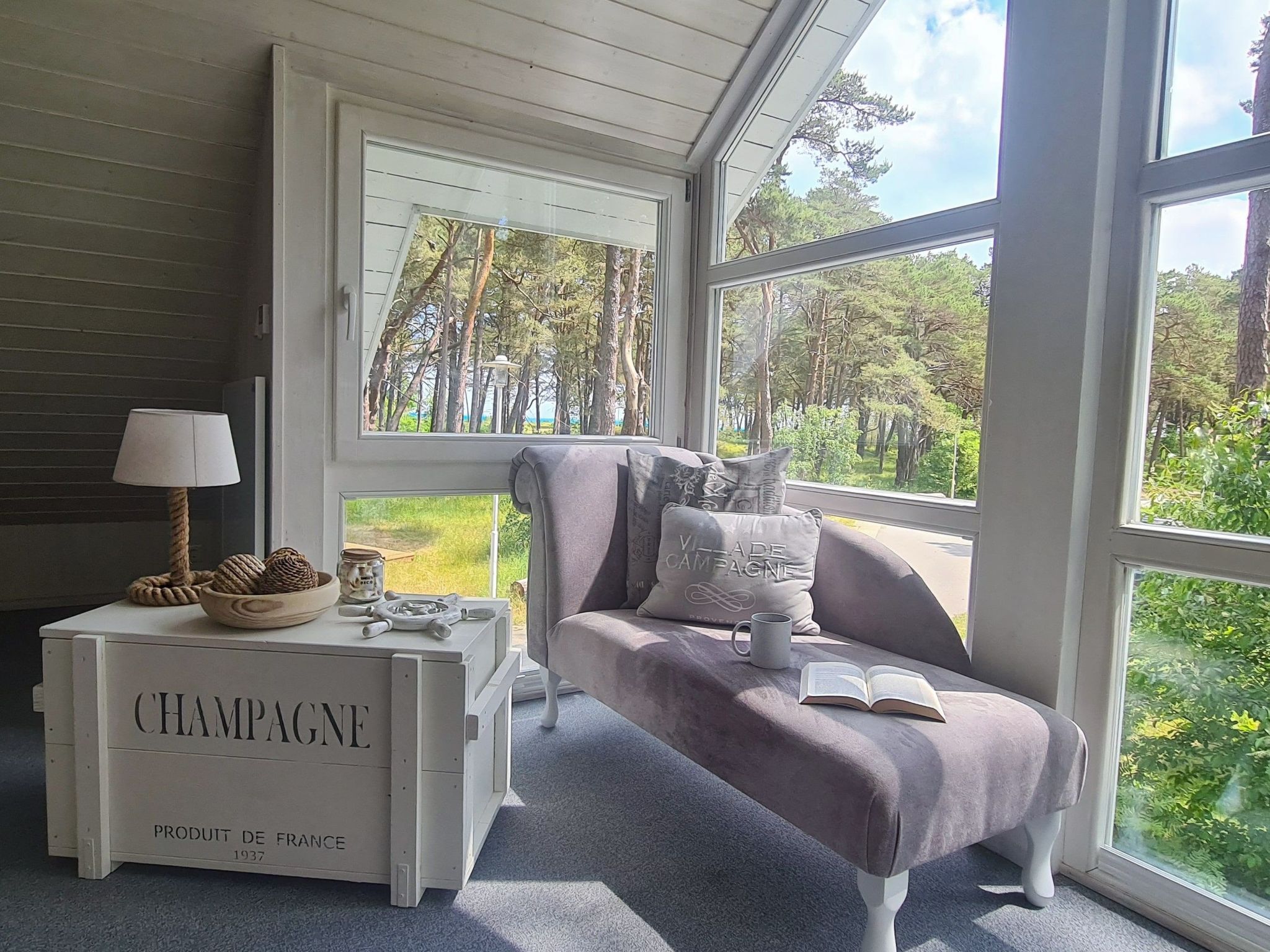 Mit Blick auf das Wasser