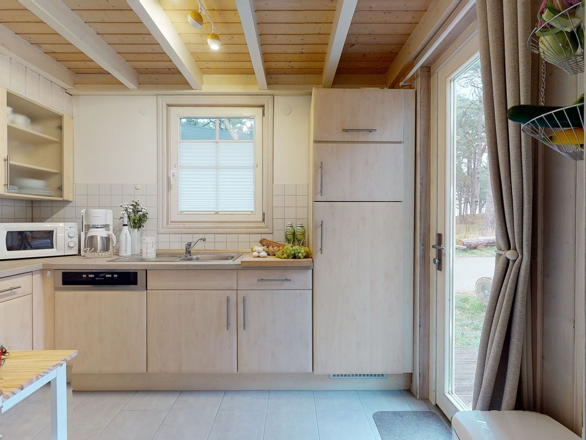 Mit Blick auf das Wasser-Drinnen