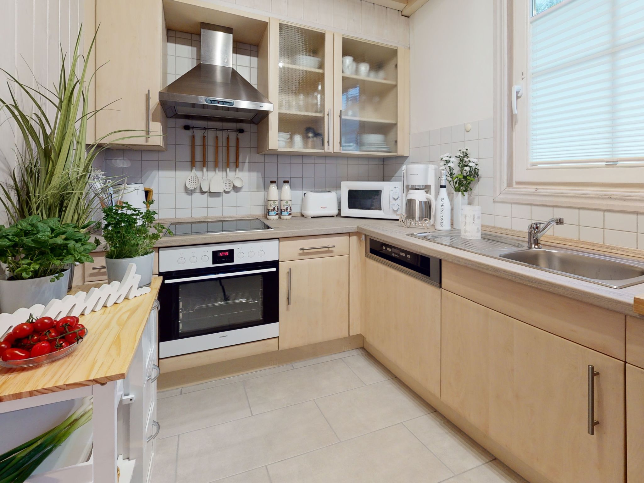 Mit Blick auf das Wasser-Drinnen