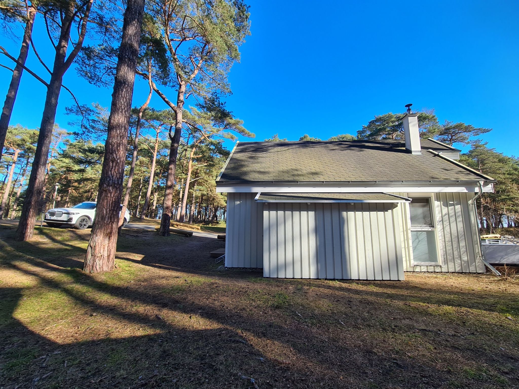 Mit Blick auf das Wasser-Draußen