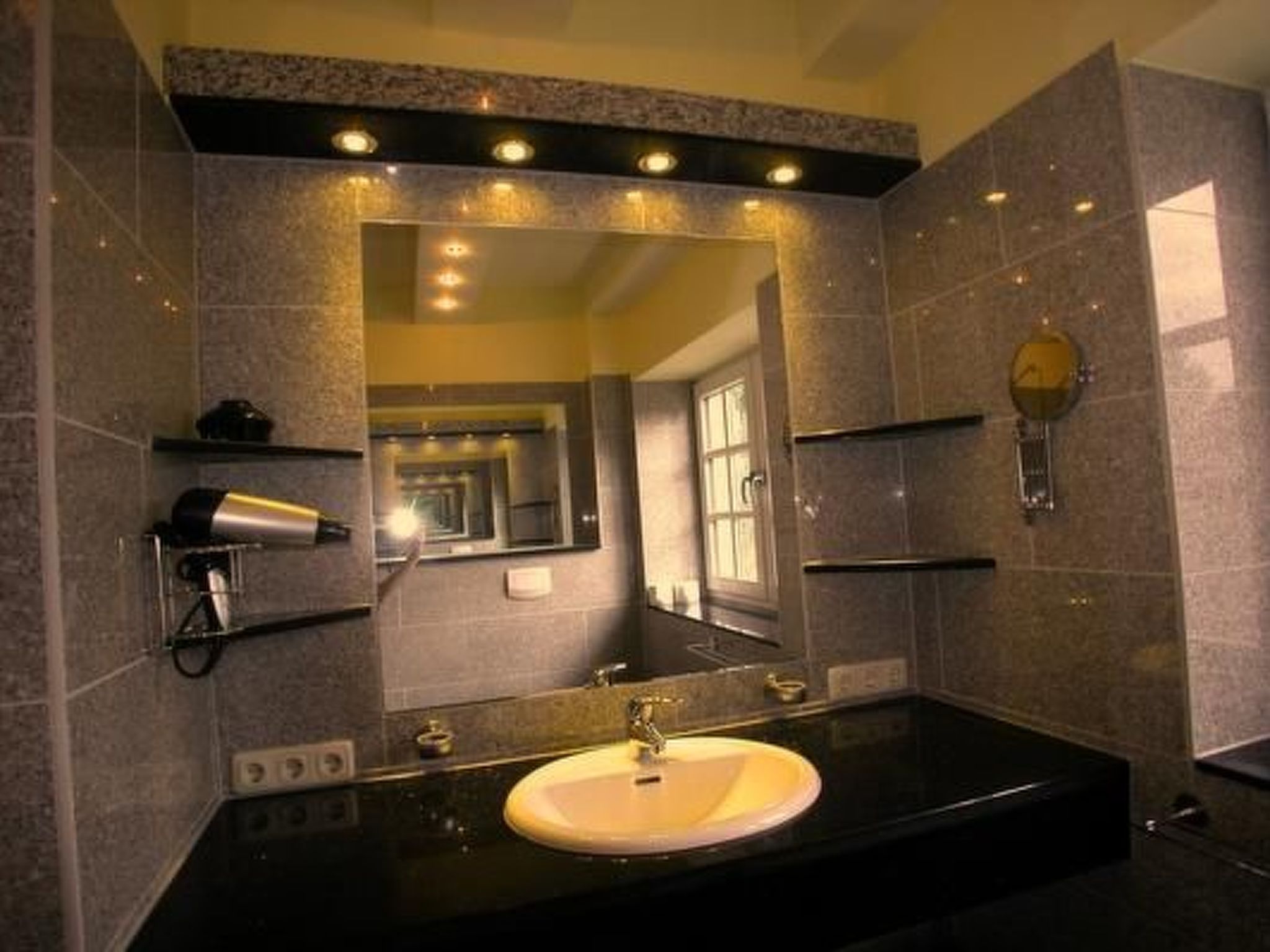 Bel Monte mit Garten und Terrasse-Binnen