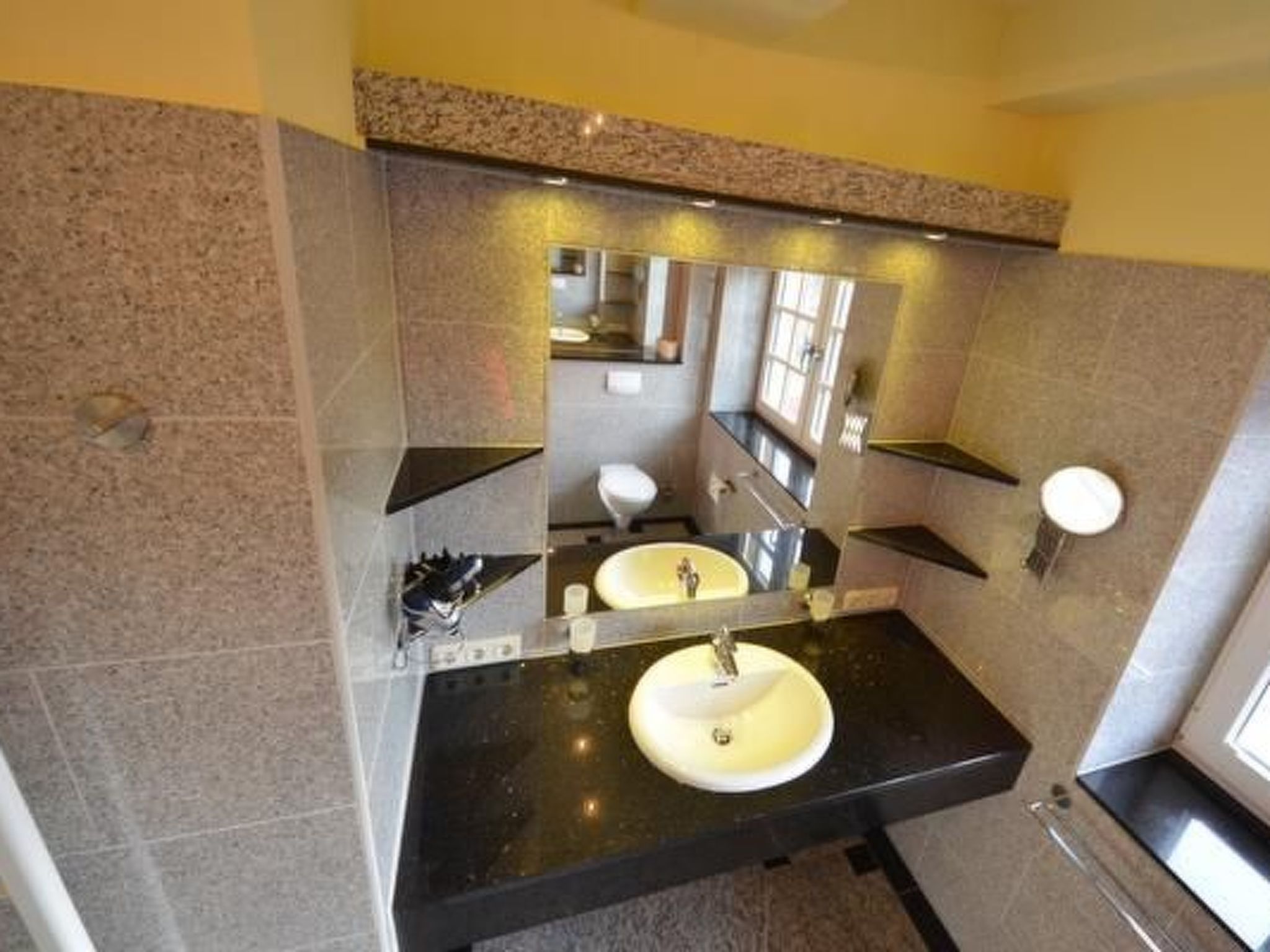 Bel Monte mit Garten und Terrasse-Binnen