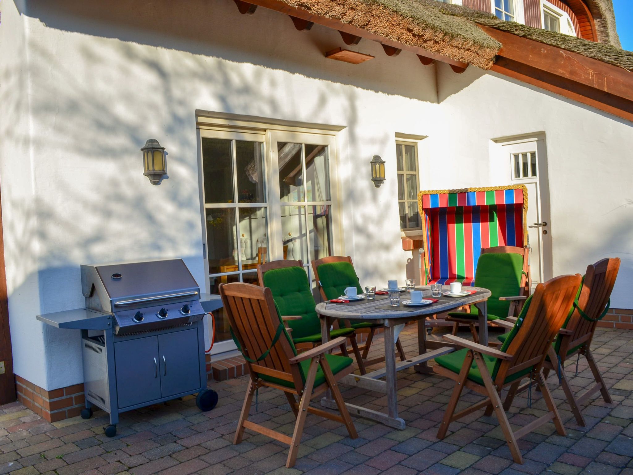 TRADITIONELLES REETDACHHAUS MIT SAUNA, KAMINOFEN UND PRIVATEM WASSERZUGANG-Image-tags.info