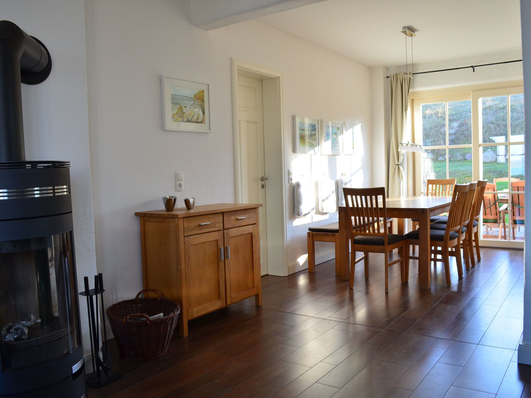 TRADITIONELLES REETDACHHAUS MIT SAUNA, KAMINOFEN UND PRIVATEM WASSERZUGANG-Image-tags.info