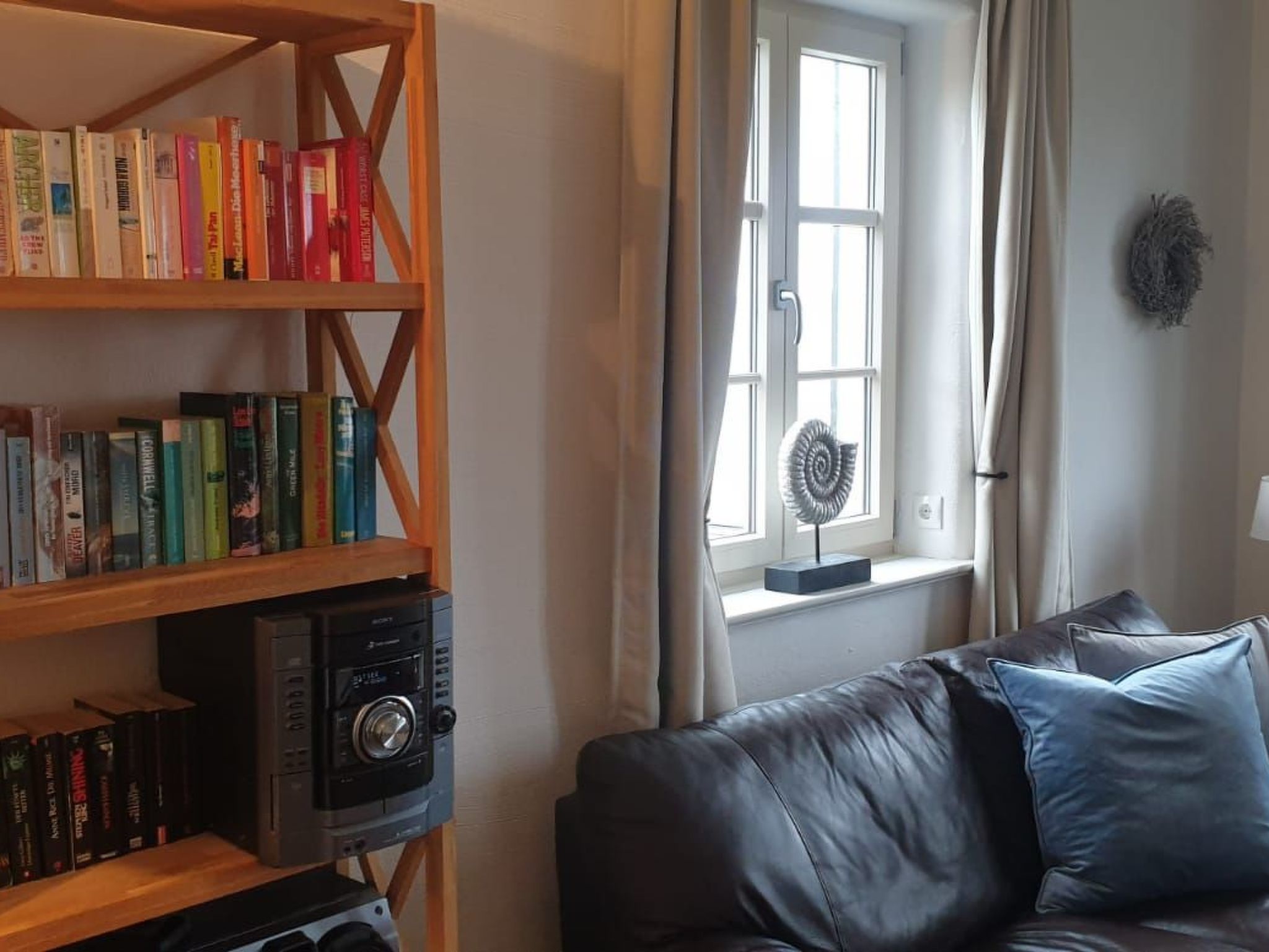 TRADITIONELLES REETDACHHAUS MIT SAUNA, KAMINOFEN UND PRIVATEM WASSERZUGANG-Image-tags.info