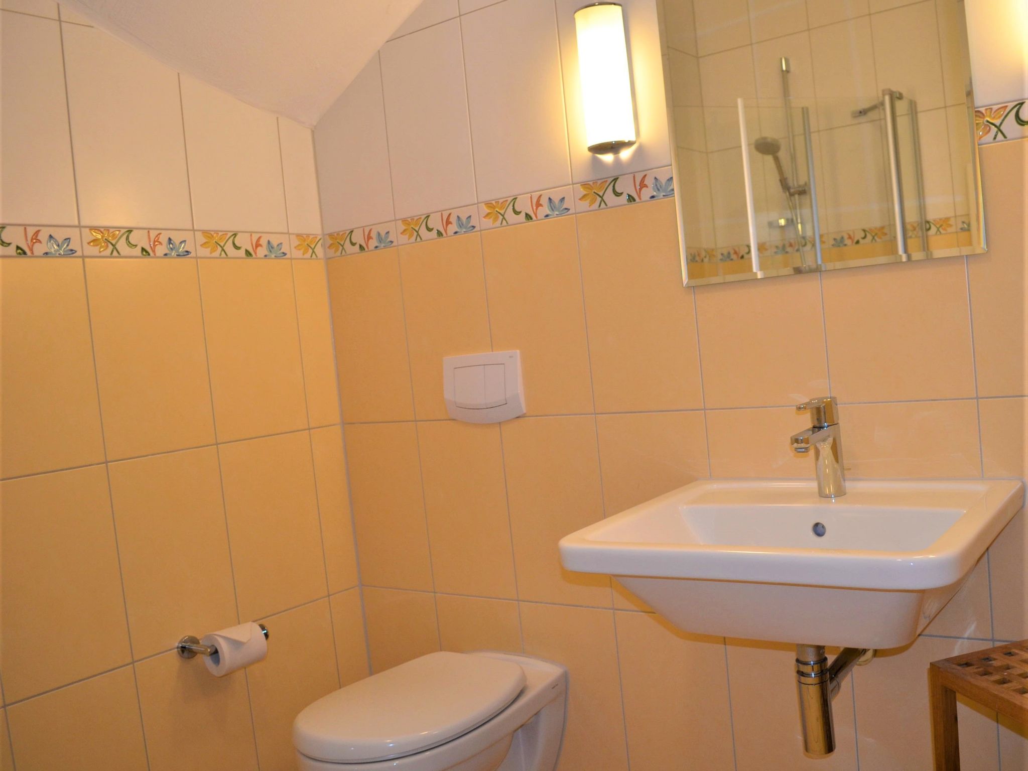 TRADITIONELLES REETDACHHAUS MIT SAUNA, KAMINOFEN UND PRIVATEM WASSERZUGANG-Image-tags.info