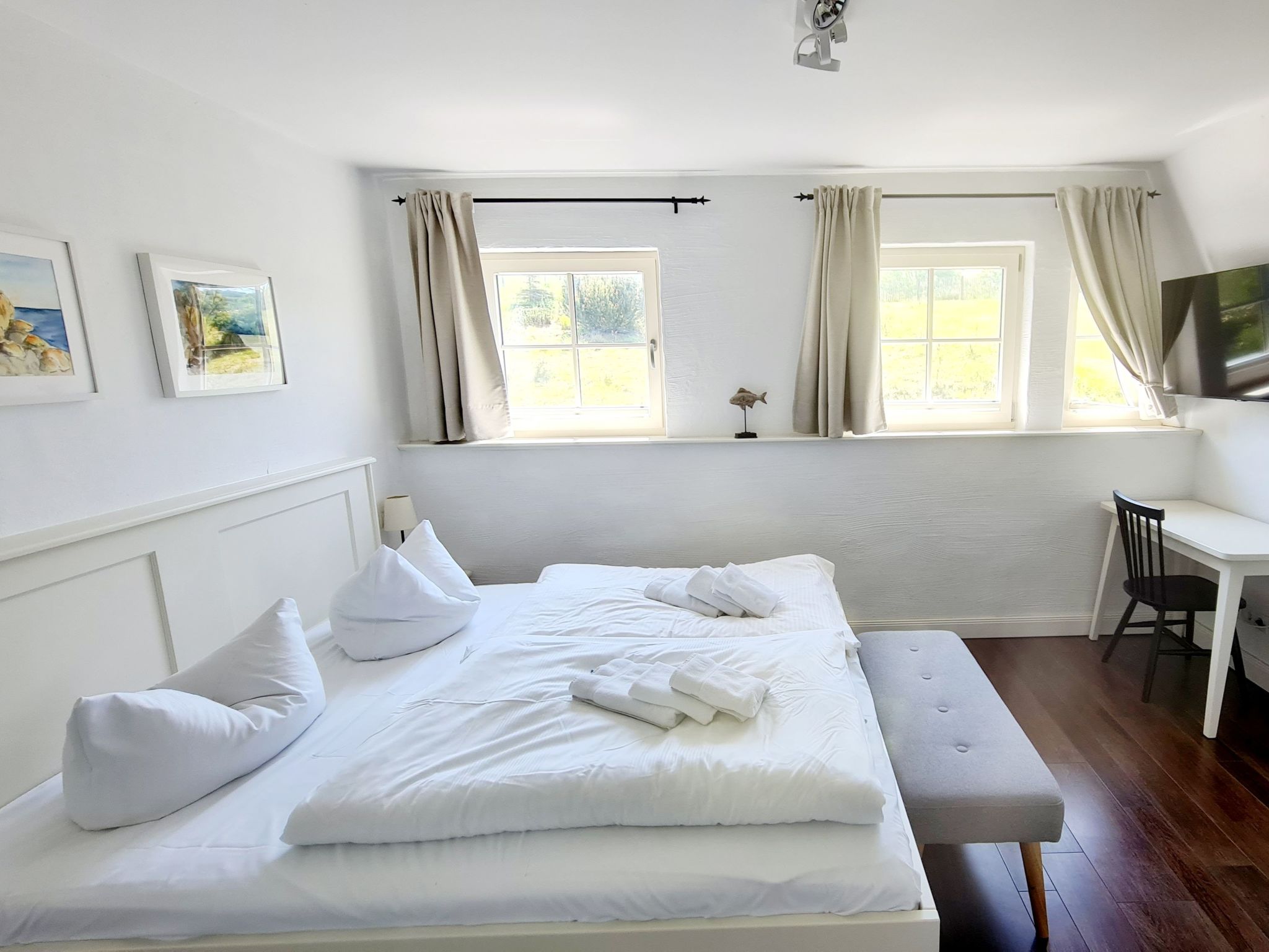 TRADITIONELLES REETDACHHAUS MIT SAUNA, KAMINOFEN UND PRIVATEM WASSERZUGANG-Image-tags.info