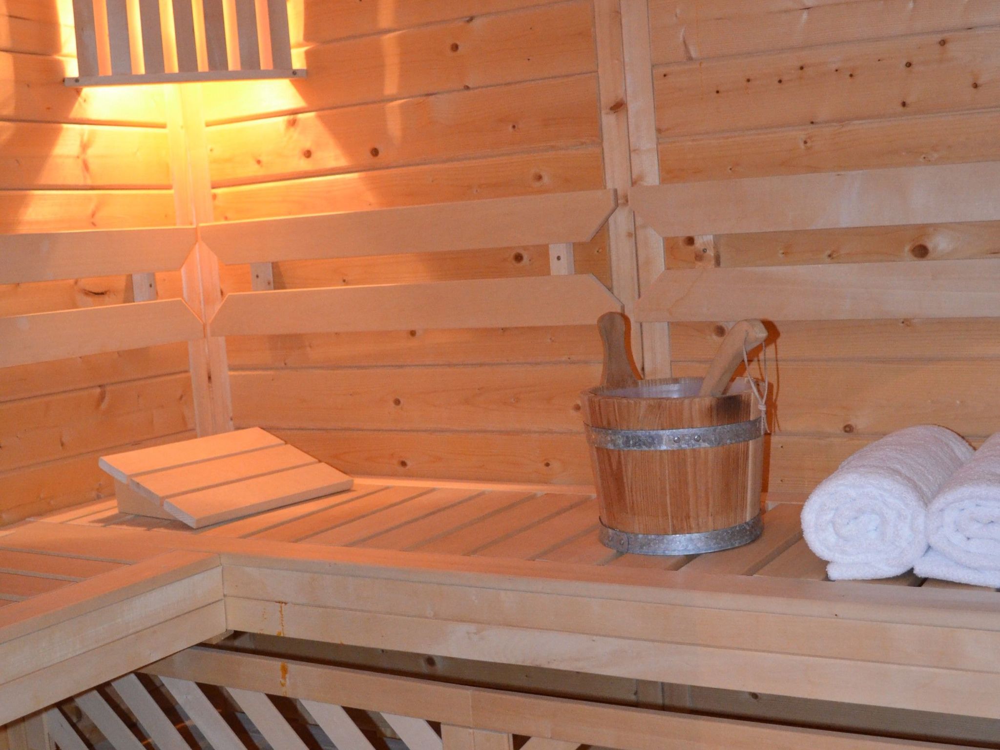 TRADITIONELLES REETDACHHAUS MIT SAUNA, KAMINOFEN UND PRIVATEM WASSERZUGANG-Image-tags.info