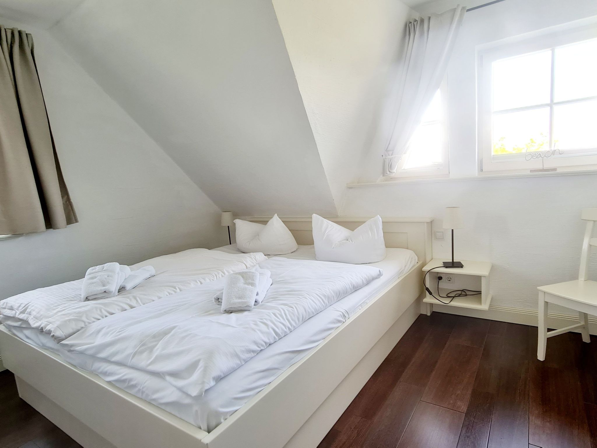 TRADITIONELLES REETDACHHAUS MIT SAUNA, KAMINOFEN UND PRIVATEM WASSERZUGANG-Image-tags.info