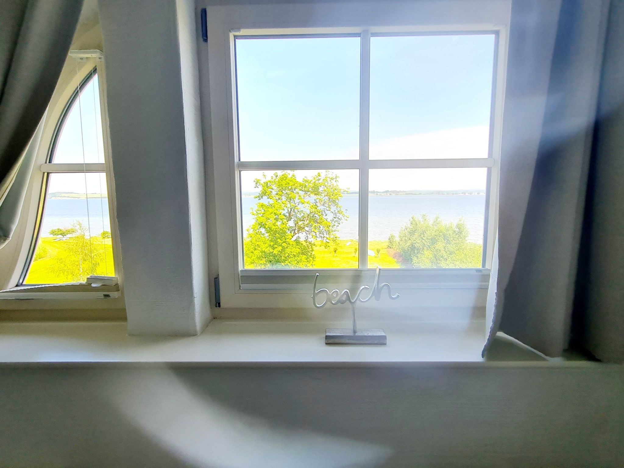 TRADITIONELLES REETDACHHAUS MIT SAUNA, KAMINOFEN UND PRIVATEM WASSERZUGANG-Image-tags.info