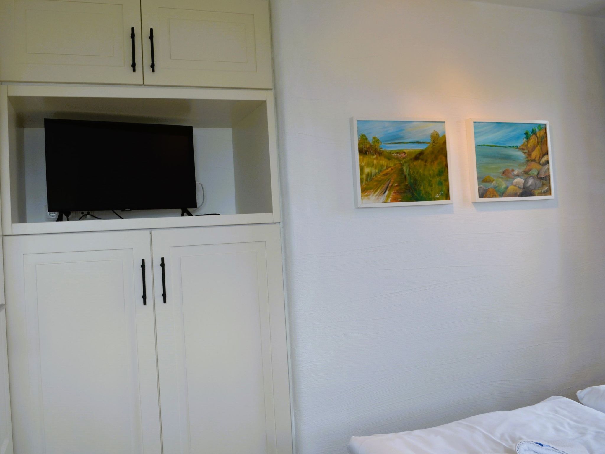 TRADITIONELLES REETDACHHAUS MIT SAUNA, KAMINOFEN UND PRIVATEM WASSERZUGANG-Image-tags.info