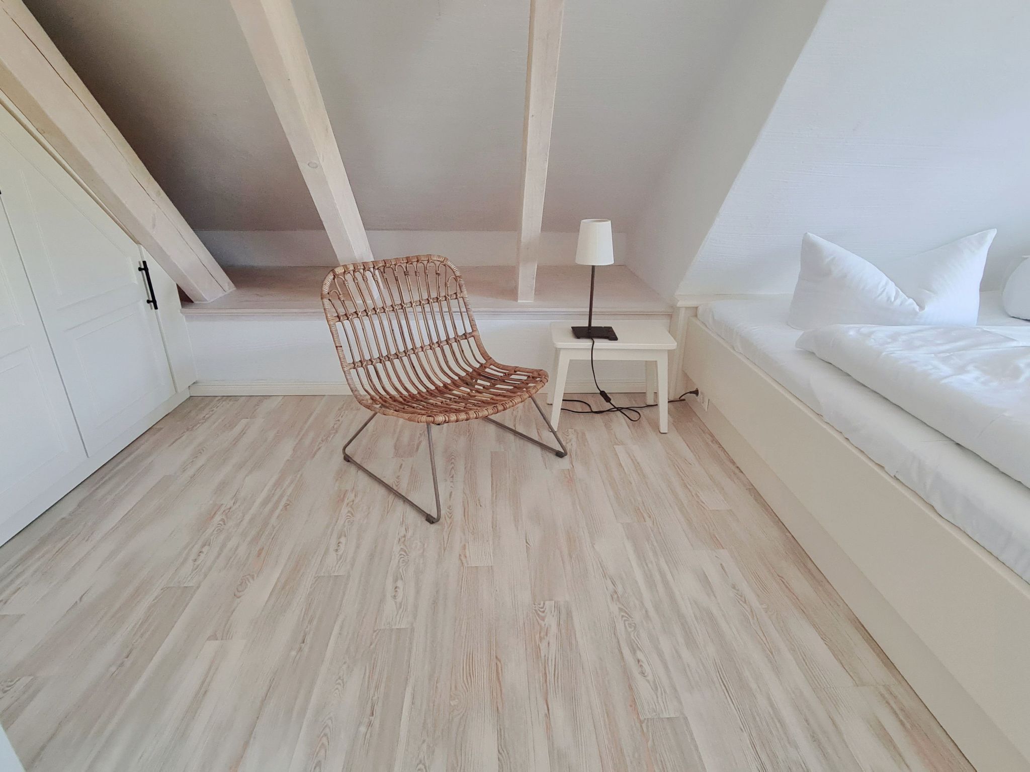 TRADITIONELLES REETDACHHAUS MIT SAUNA, KAMINOFEN UND PRIVATEM WASSERZUGANG-Image-tags.info