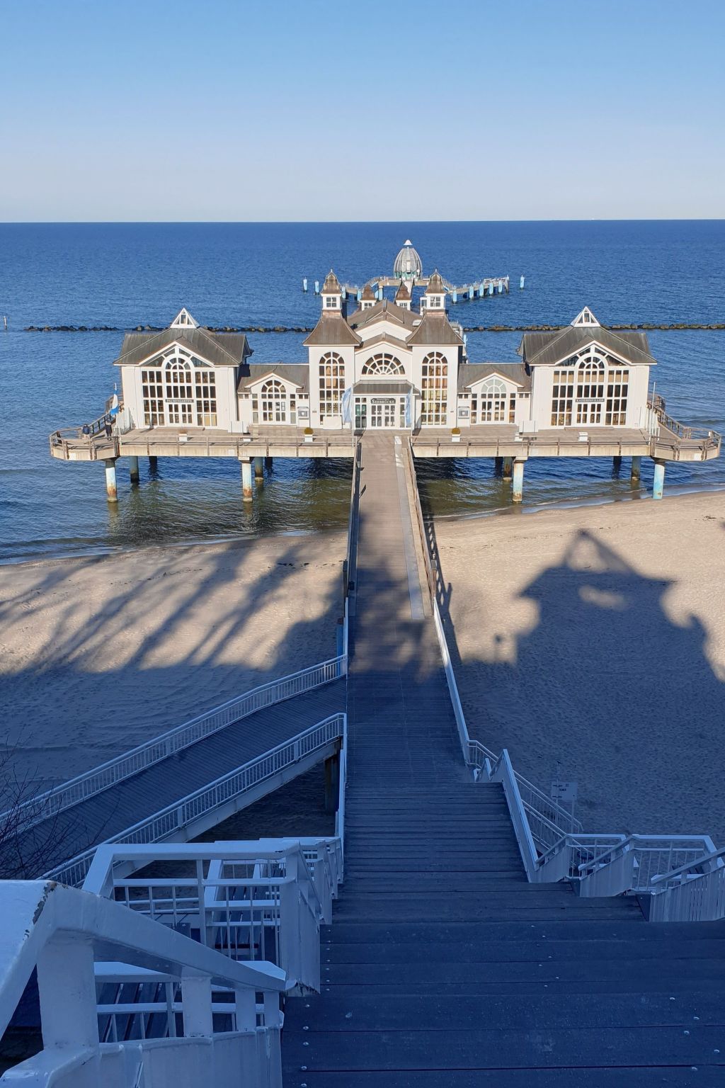 TRADITIONELLES REETDACHHAUS MIT SAUNA, KAMINOFEN UND PRIVATEM WASSERZUGANG-Image-tags.info