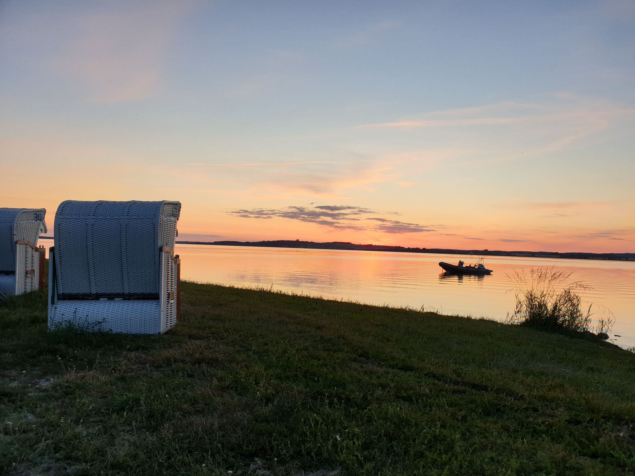 TRADITIONELLES REETDACHHAUS MIT SAUNA, KAMINOFEN UND PRIVATEM WASSERZUGANG-Image-tags.info