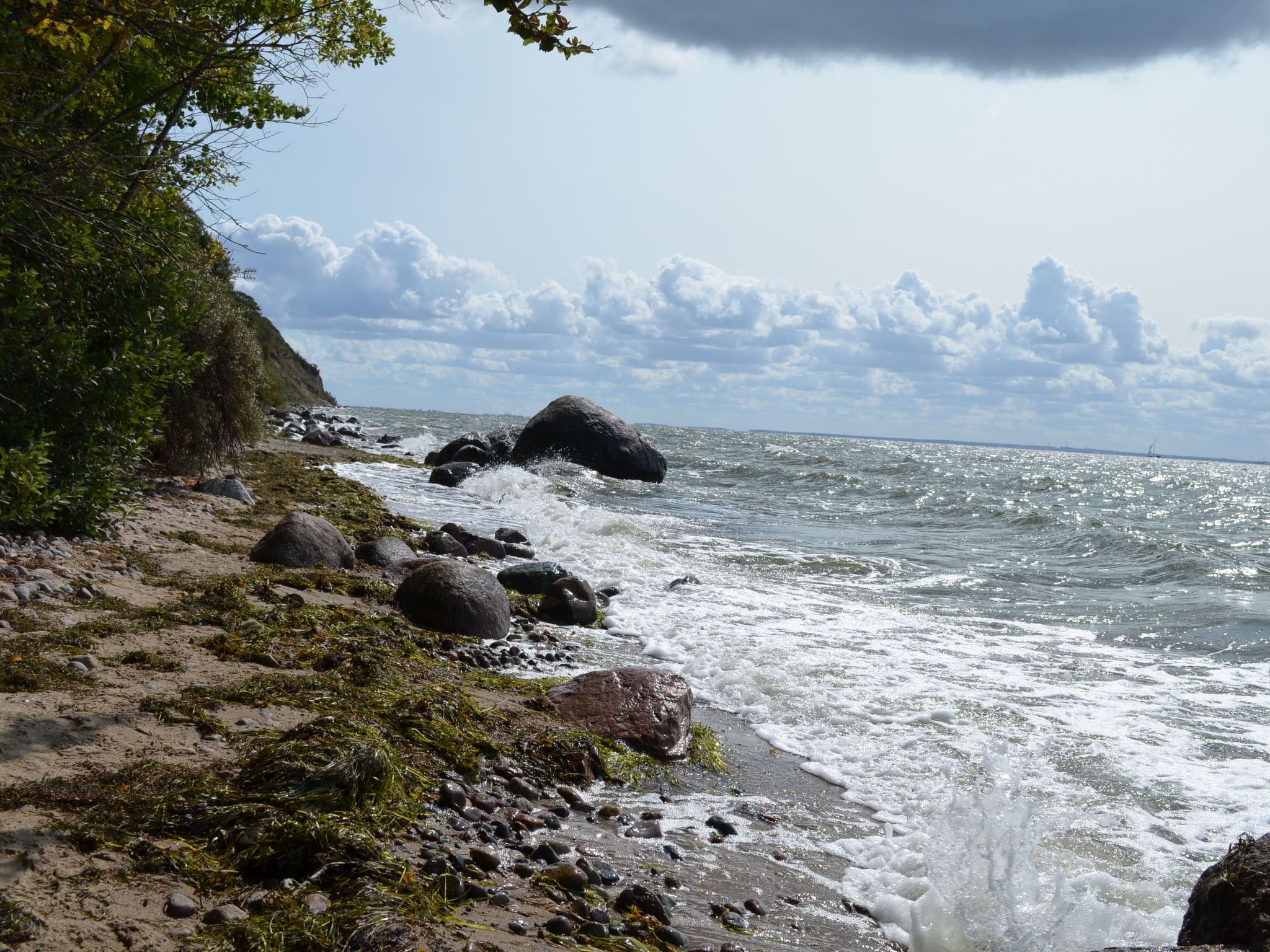 TRADITIONELLES REETDACHHAUS MIT SAUNA, KAMINOFEN UND PRIVATEM WASSERZUGANG-Image-tags.info