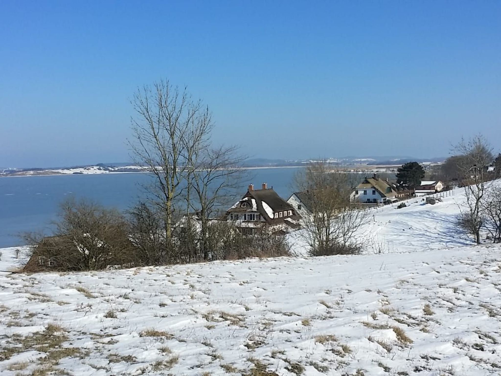 TRADITIONELLES REETDACHHAUS MIT SAUNA, KAMINOFEN UND PRIVATEM WASSERZUGANG-Image-tags.info