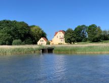 Historisch Landgoedappartement op 20 Meter van Zee in Baabe - thumbnail 2
