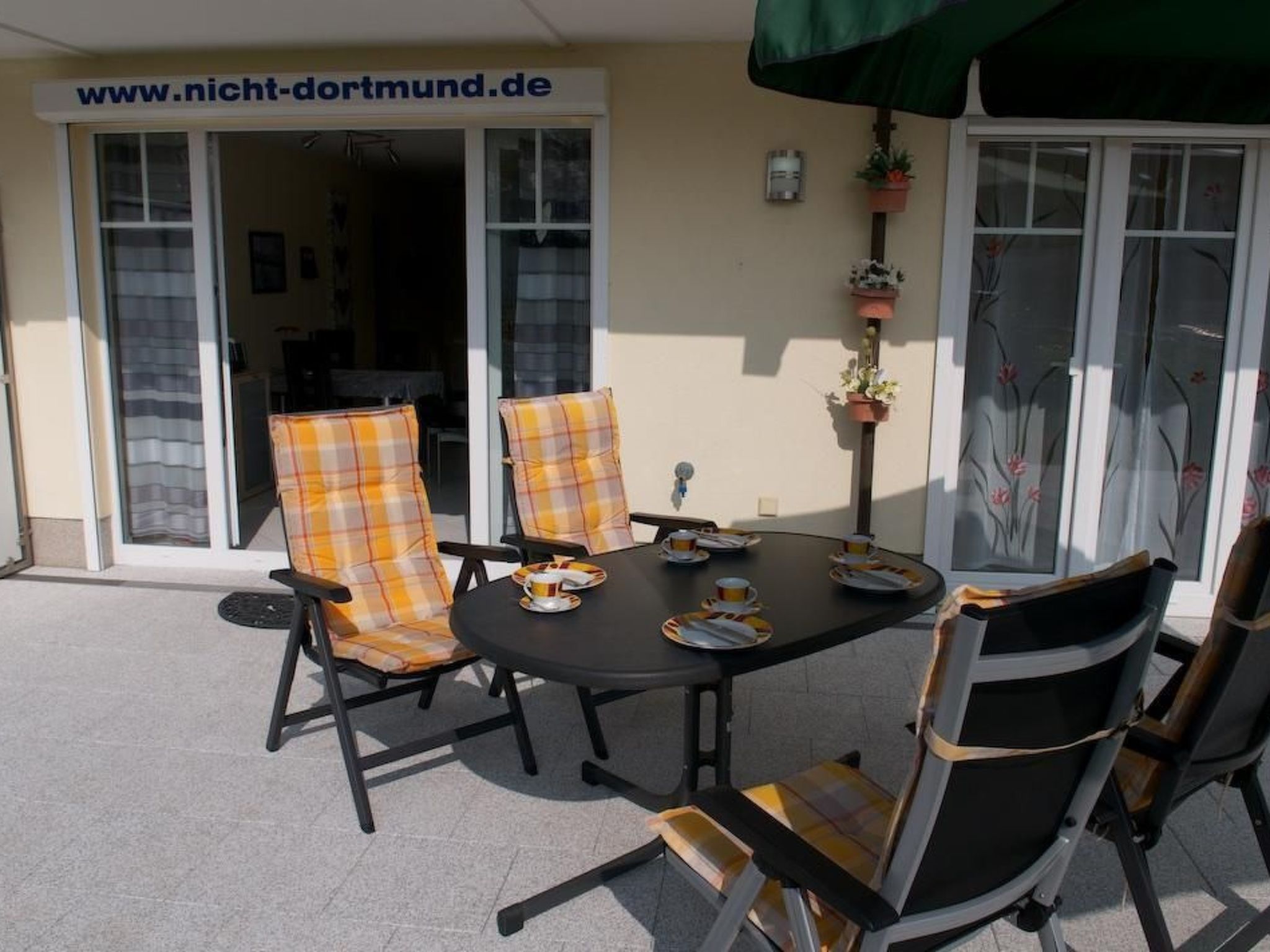 Mit Blick auf das Wasser-Outside