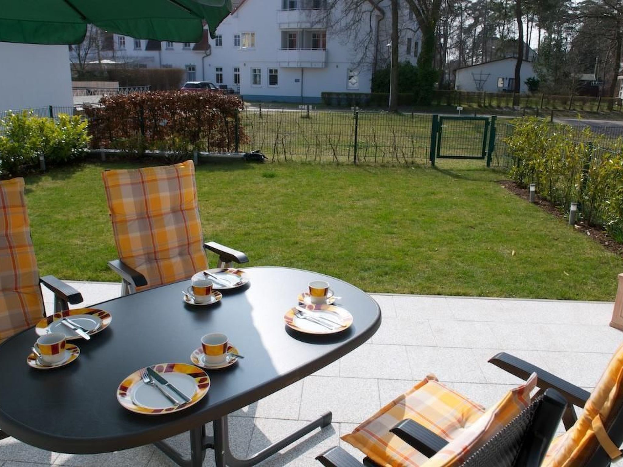 Mit Blick auf das Wasser-Outside