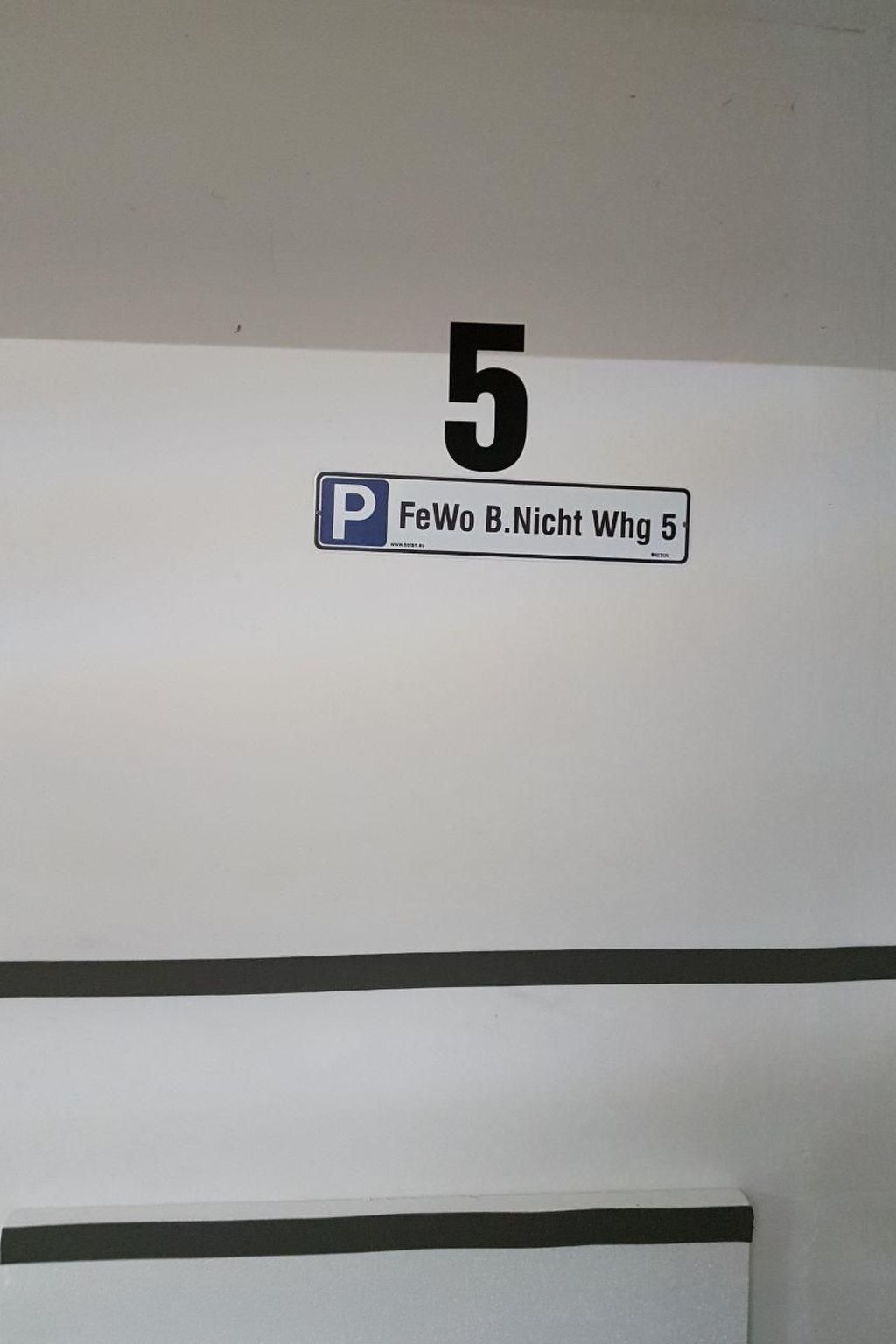 Mit Blick auf das Wasser-Inside