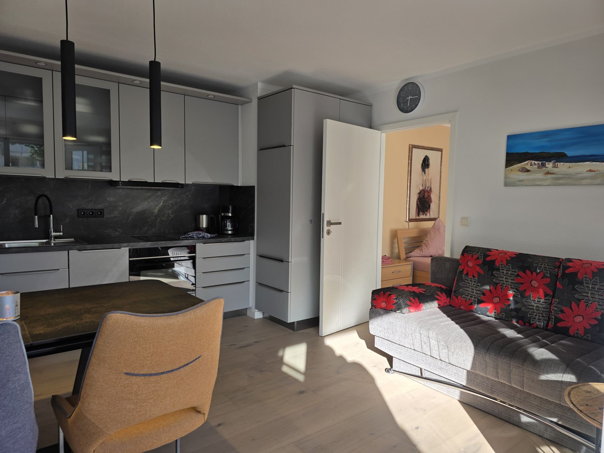 Mit Blick auf das Wasser-Inside