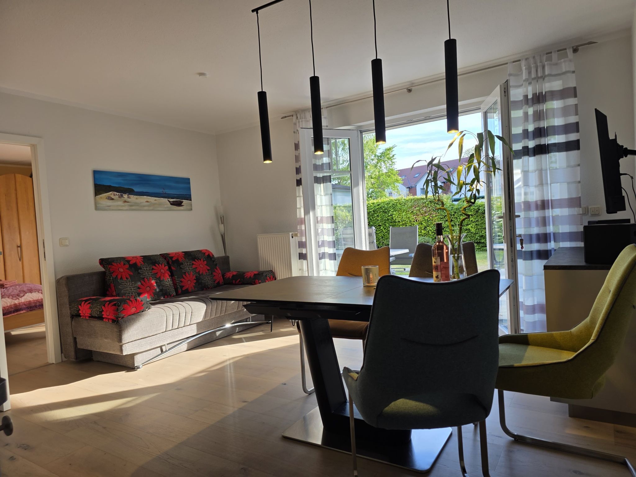 Mit Blick auf das Wasser-Inside