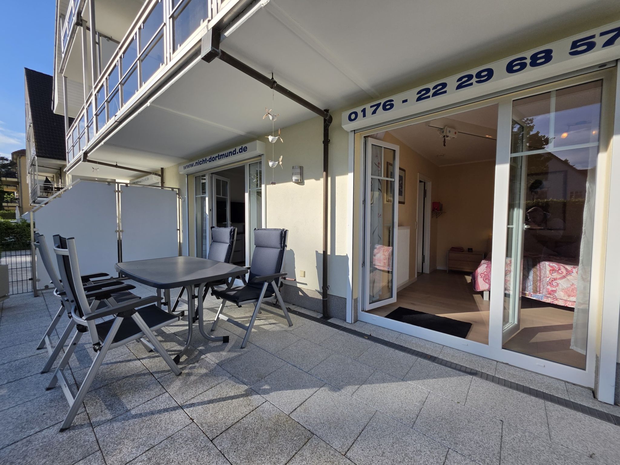 Mit Blick auf das Wasser-Outside