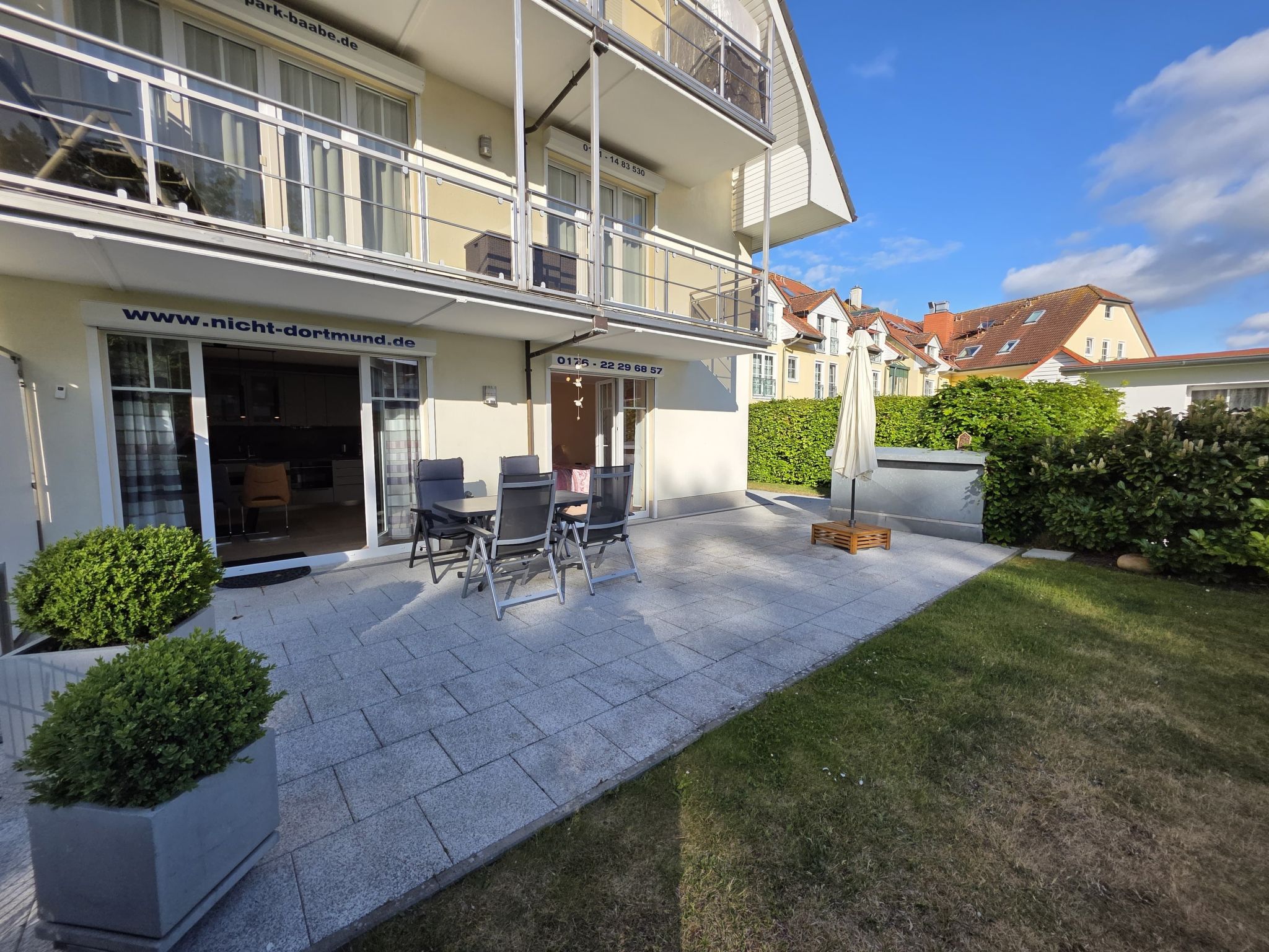 Mit Blick auf das Wasser-Outside