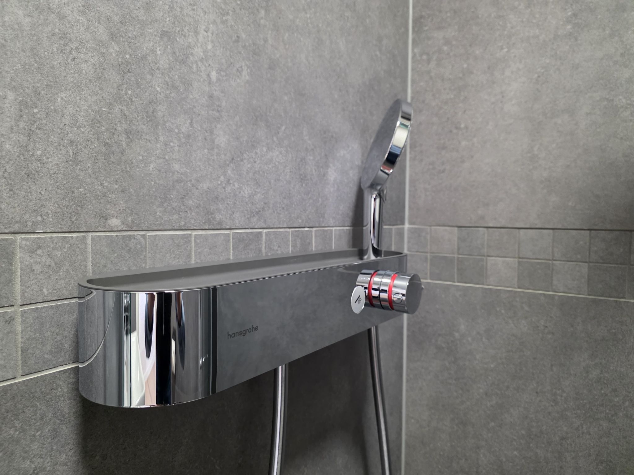 Mit Blick auf das Wasser-Inside