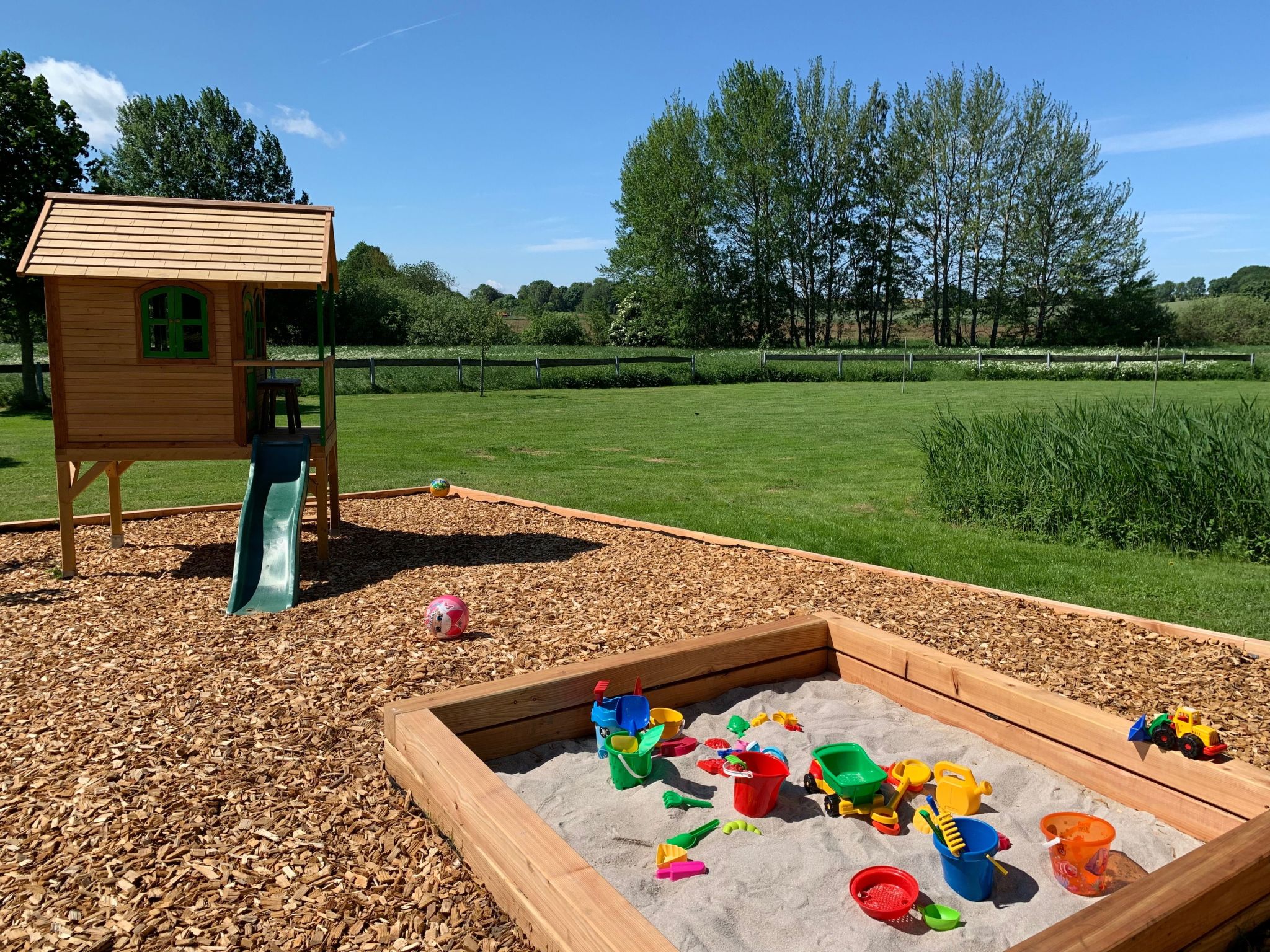 Appartement mit Balkon-Image-tags.info