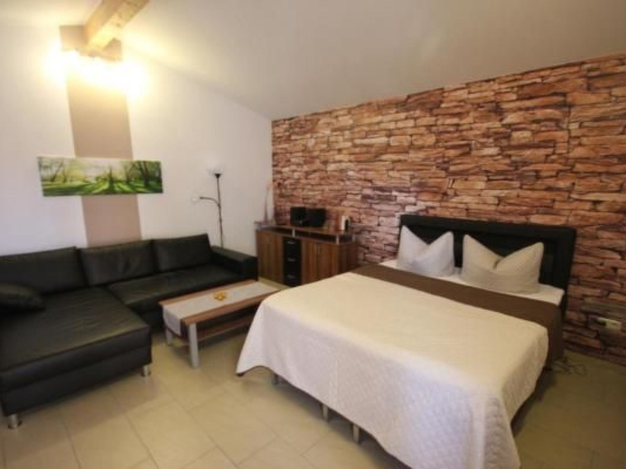 Rookvrije flat voor 1 tot maximaal 4 personen

Onze vakantiewoning 2 heeft een woonoppervlakte van ca. 35 m², is volledig betegeld en voorzien van vloerverwarming. Het appartement bevindt zich op de ..