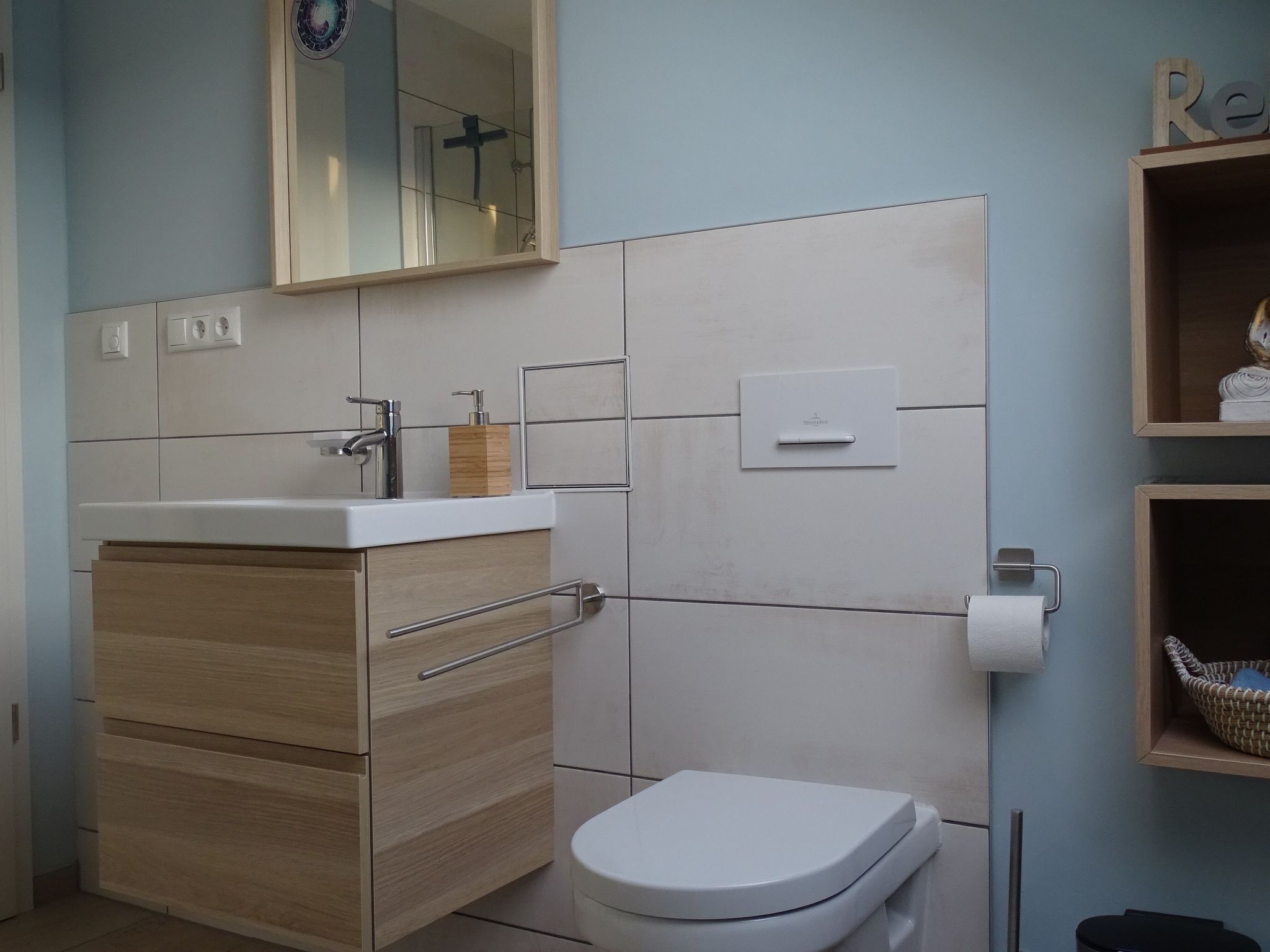 Gemütliches Dachgeschoss-Apartement mit Seeblick und großem Garten am Wasser-Drinnen