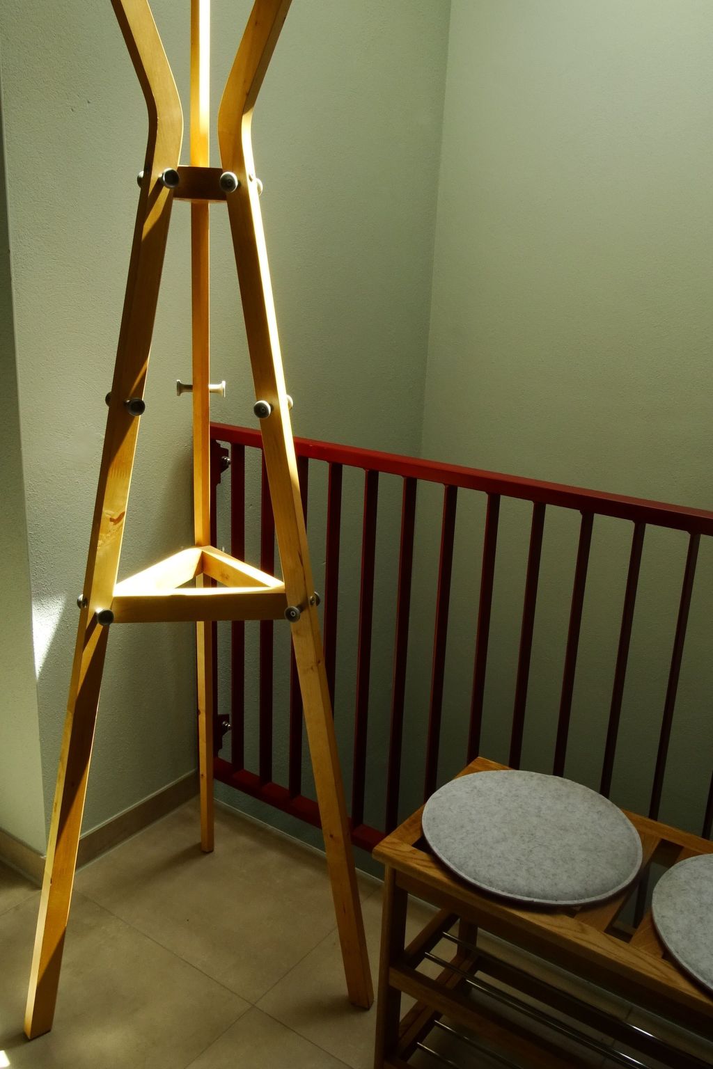 Gemütliches Dachgeschoss-Apartement mit Seeblick und großem Garten am Wasser-Drinnen