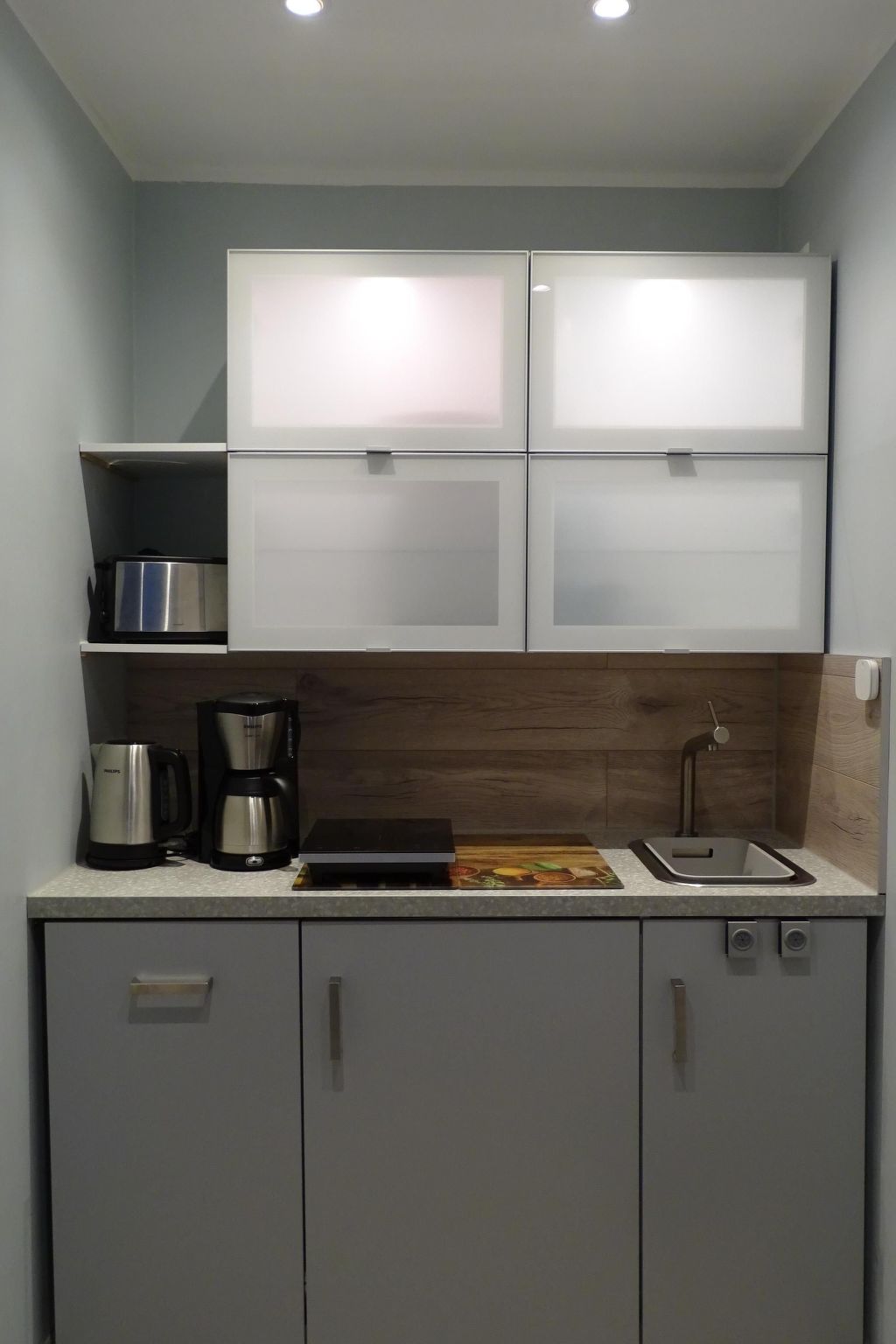 Gemütliches Dachgeschoss-Apartement mit Seeblick und großem Garten am Wasser-Drinnen