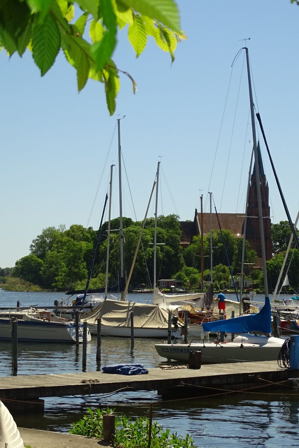 Gemütliches Dachgeschoss-Apartement mit Seeblick und großem Garten am Wasser-Drinnen