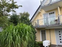 Rustieke vakantiewoning met grote tuin op 500 meter van het strand in Börgerende - thumbnail 2