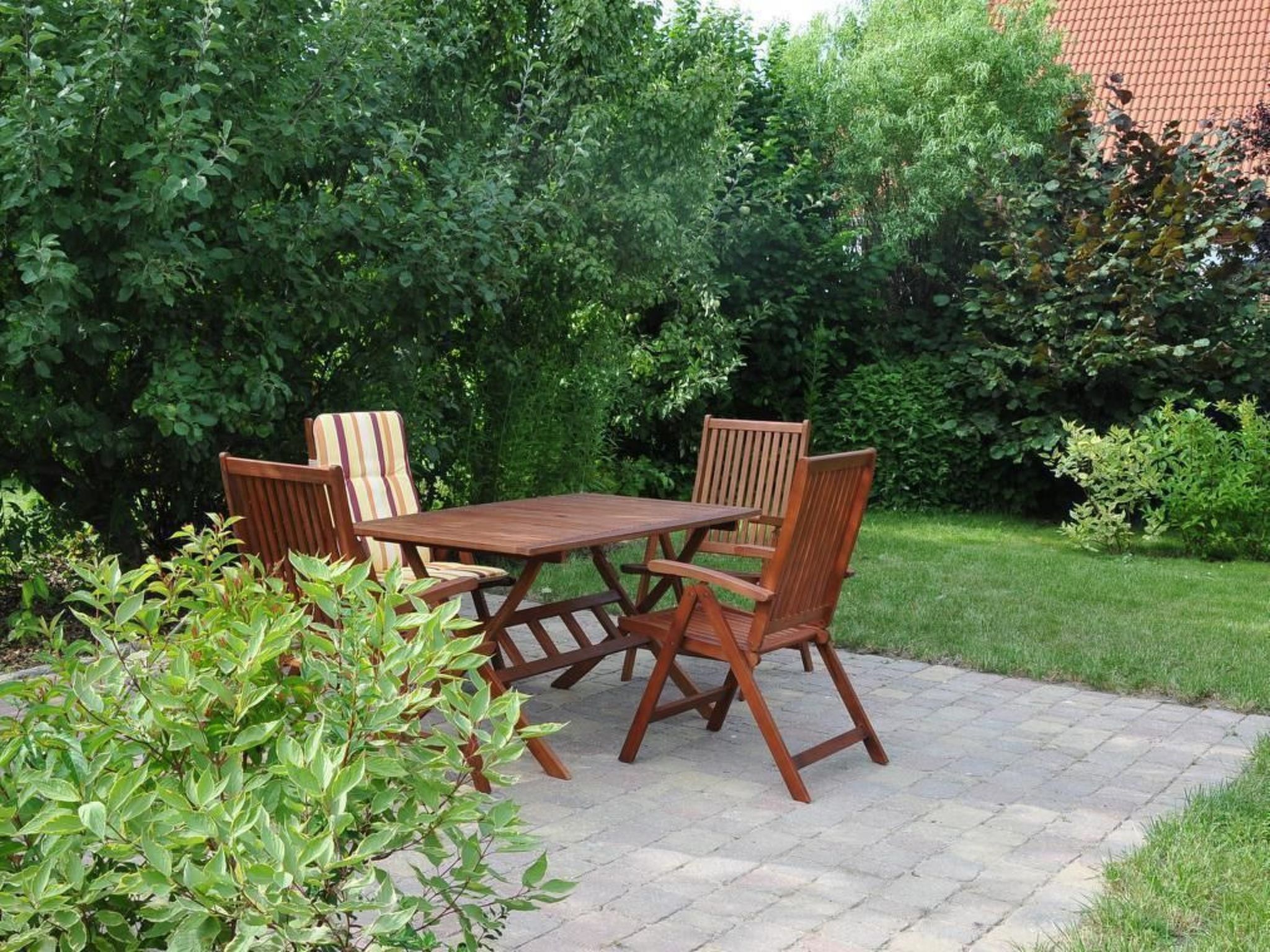 Im Gartengeschoss für vier Personen-Image-tags.info