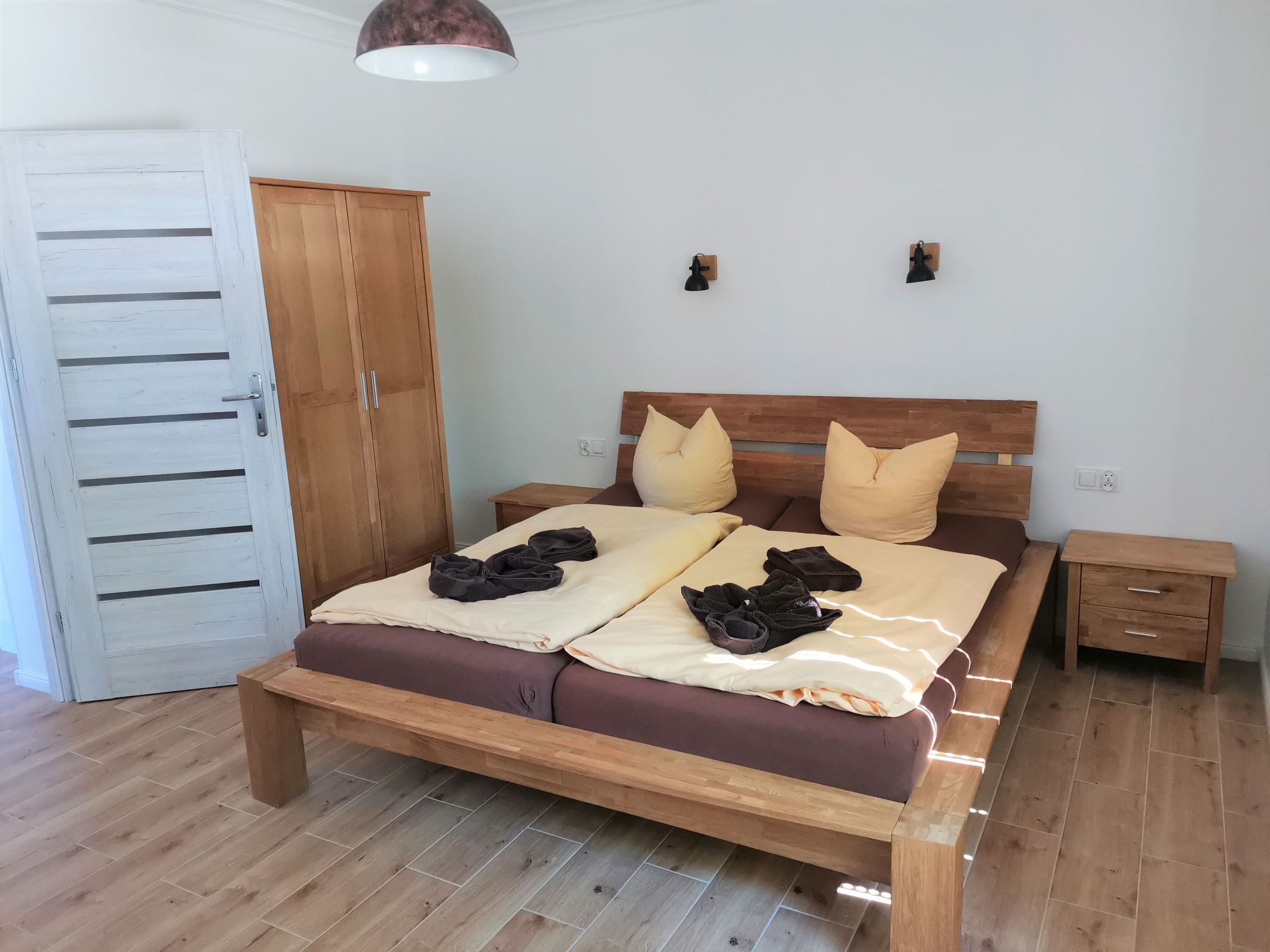The flat is located in a house with 6 holiday flats on the ground floor. The flat is located in the upper Seestr. in 17429 Seebad Bansin.Your holiday accommodation has a combined living room/bedroom, ..