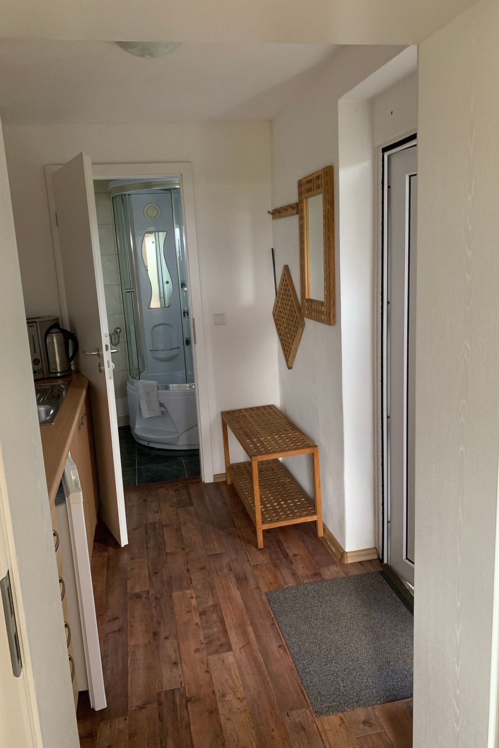 Useinseldom 3-Inside