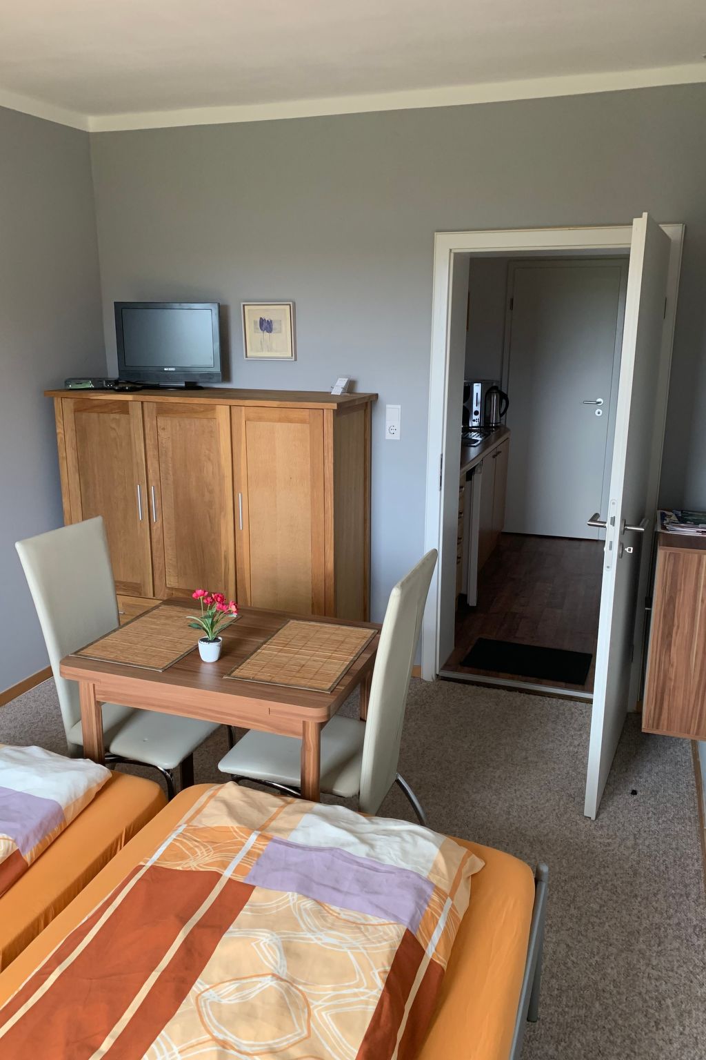 Useinseldom 3-Inside