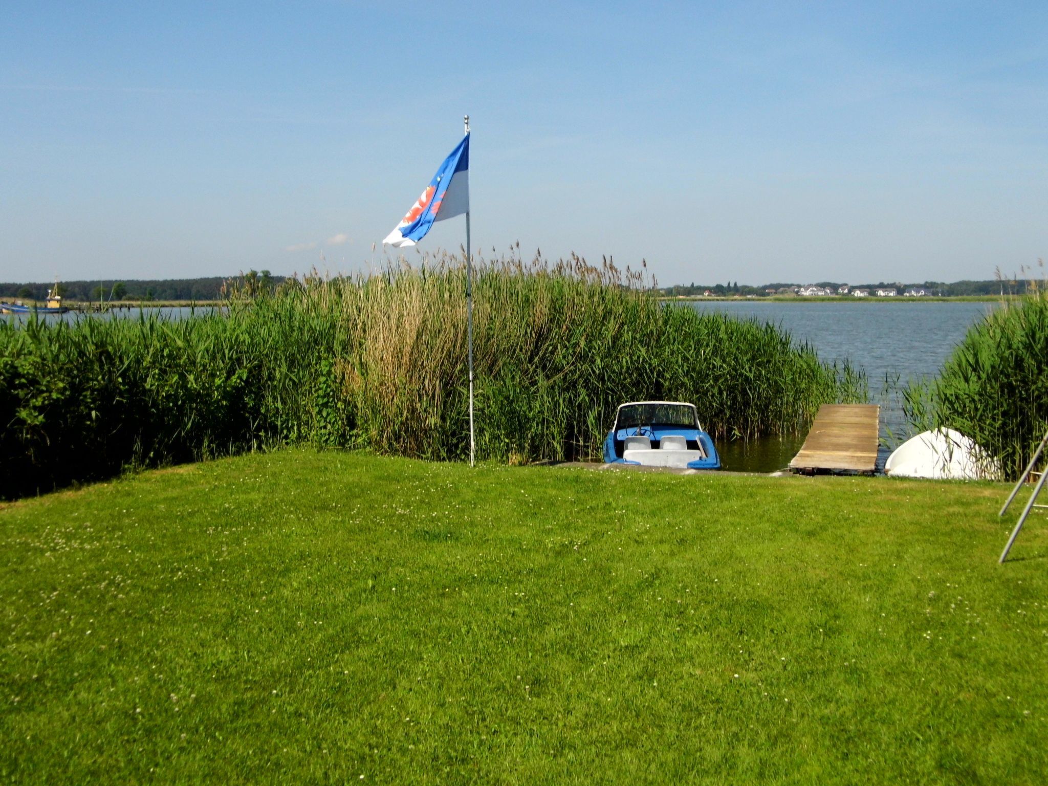 Am malerischen Nepperminer See-Outside