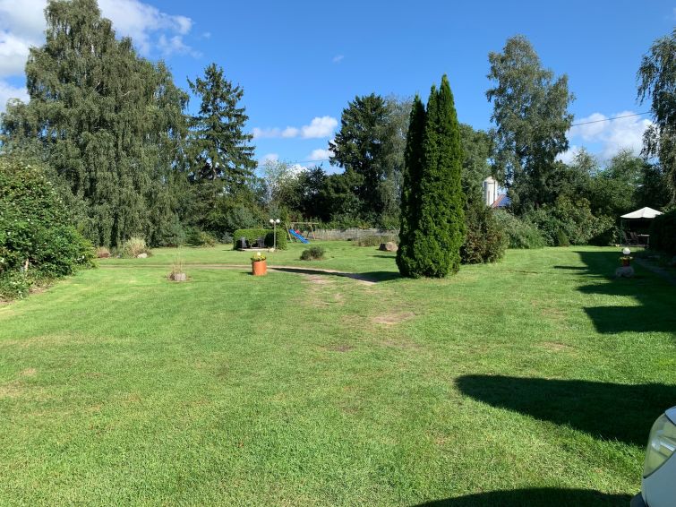 Große Ferienwohnung in Dargen mit Großem Garten
