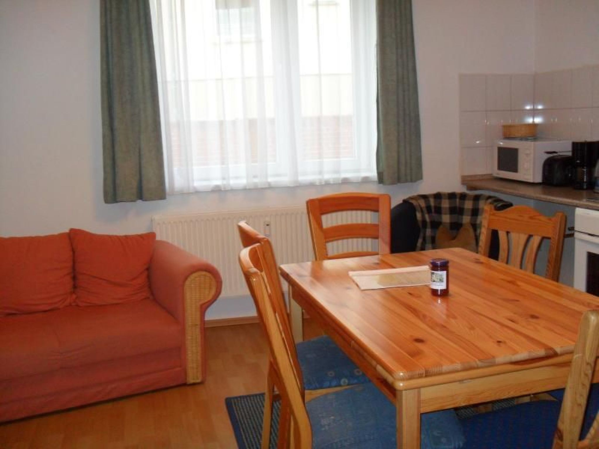 Discover your perfect holiday destination in Ahlbeck on Germany's picturesque Baltic coast. Our lovingly modernised holiday home from 2005 offers you the ideal balance between peace and quiet and prox..