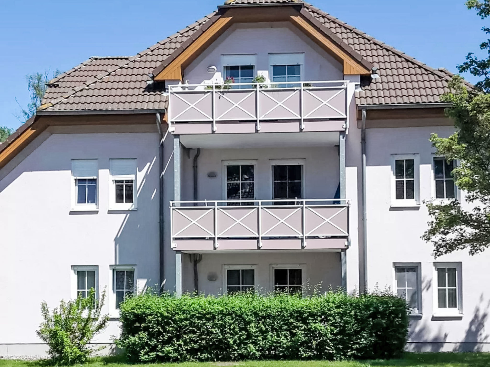 "Möwenblick", appartement 2-kamers 42 m2 op de 1e verdieping. Rustiek en gezellig ingericht: woon-/eetkamer met Digitale TV. Uitgang naar het balkon. 1 kamer met 1 2-pers bed (180 cm, lengte 200 cm),..