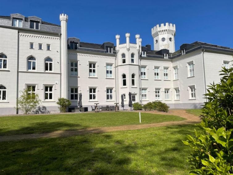 Weisses Traumschloss An Der Ostsee - Stralsund