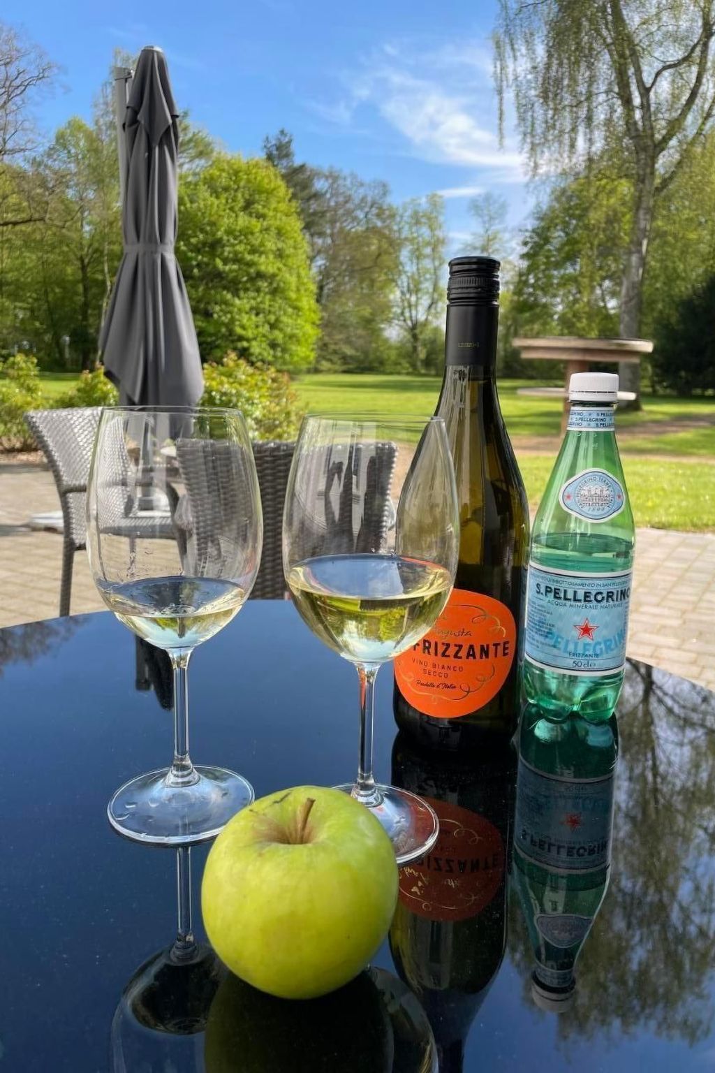 Weisses Traumschloss an der Ostsee-Binnen