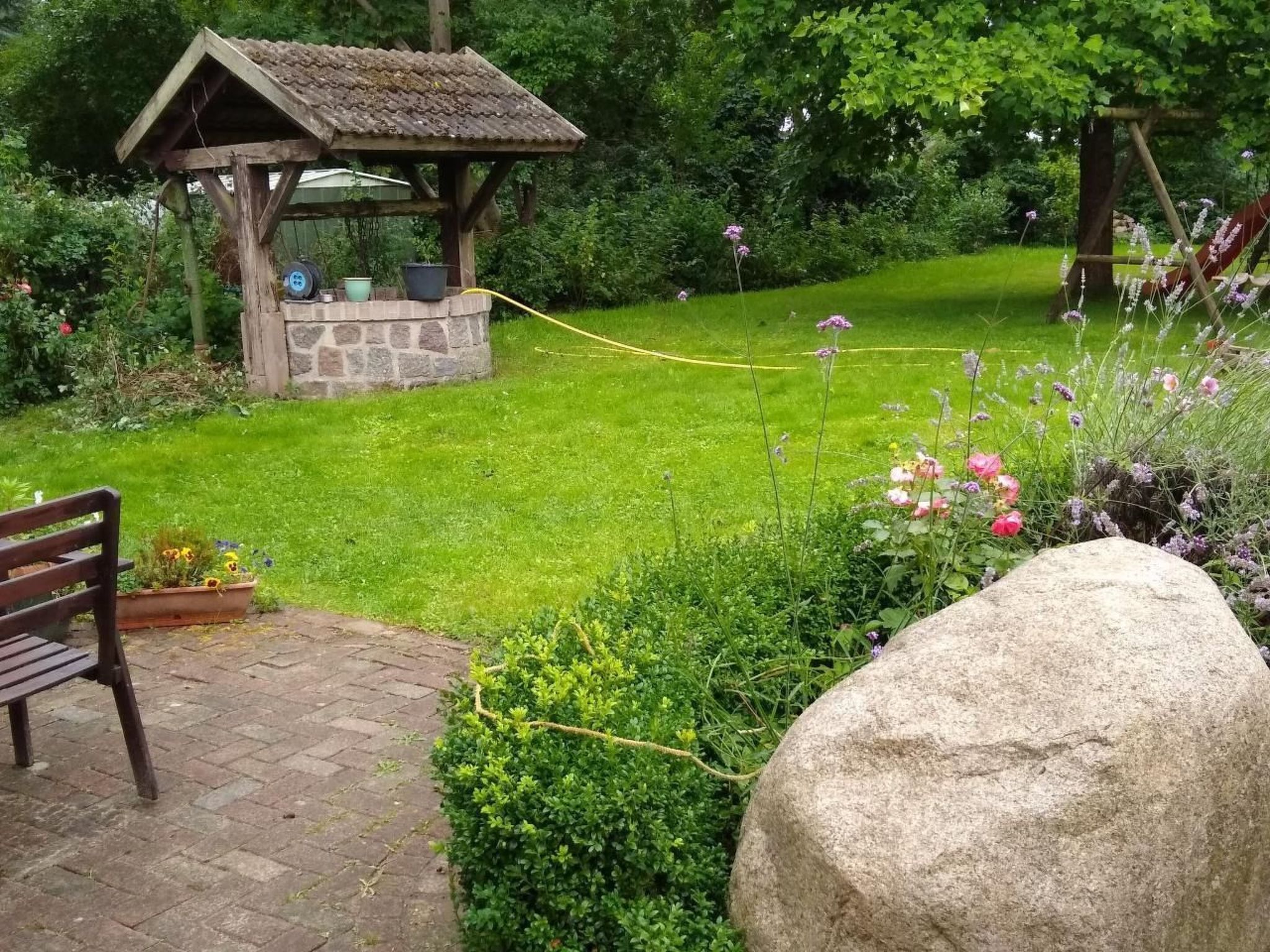 Kleine Ferienwohnung in Groß Mohrdorf mit Terras - Buiten