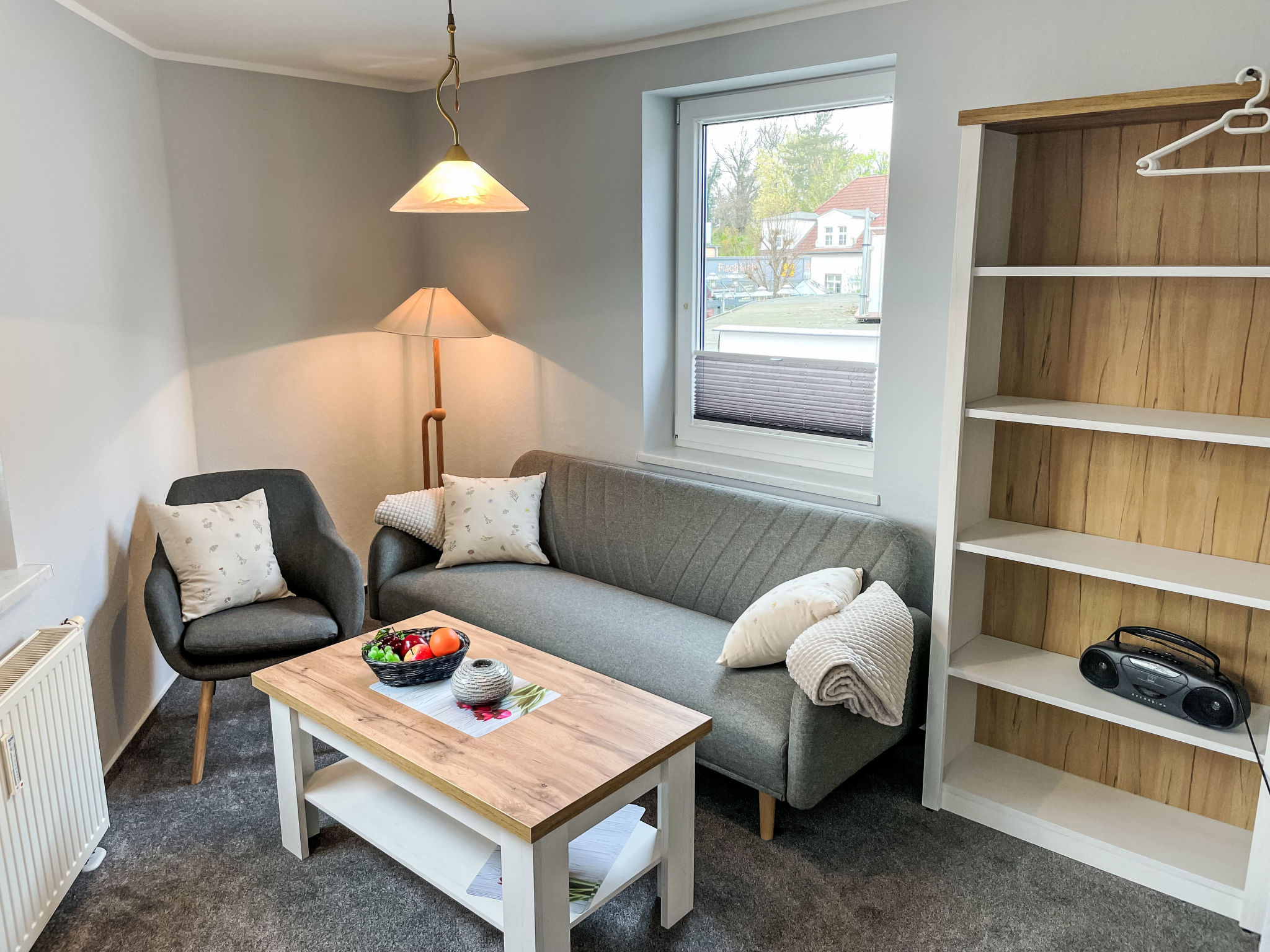 "Lisa", appartement 1-kamer 35 m2, op de bovenverdieping. Woon-/slaapkamer met 1 2-pers bed en Kabel-TV (Flatscreen TV), radio. Kleine kookhoek (2-pits kookplaat, broodrooster, waterkoker, elektrische..