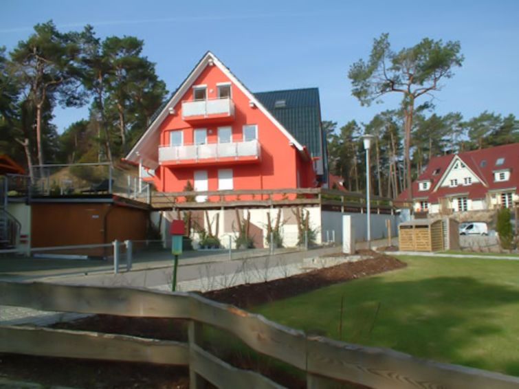 "Meerzeit", appartement 3-kamers 50 m2, op de begane grond. Gezellig ingericht: woon-/eetkamer met Kabel-TV (Flatscreen TV), radio. Uitgang naar het terras. 1 kamer met 1 2-pers bed. 1 kamer met 1 div..