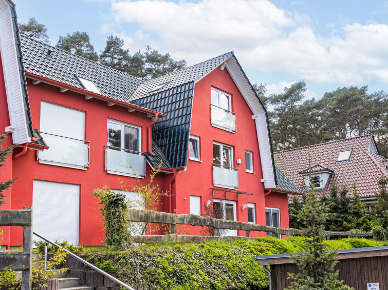 "Sonnenküste", appartement 2-kamers 40 m2 op de 1e verdieping. Mooi ingericht: woon-/eetkamer met Kabel-TV (Flatscreen TV), radio. Uitgang naar het balkon. 1 kamer met 1 2-pers bed. Uitgang naar het ..